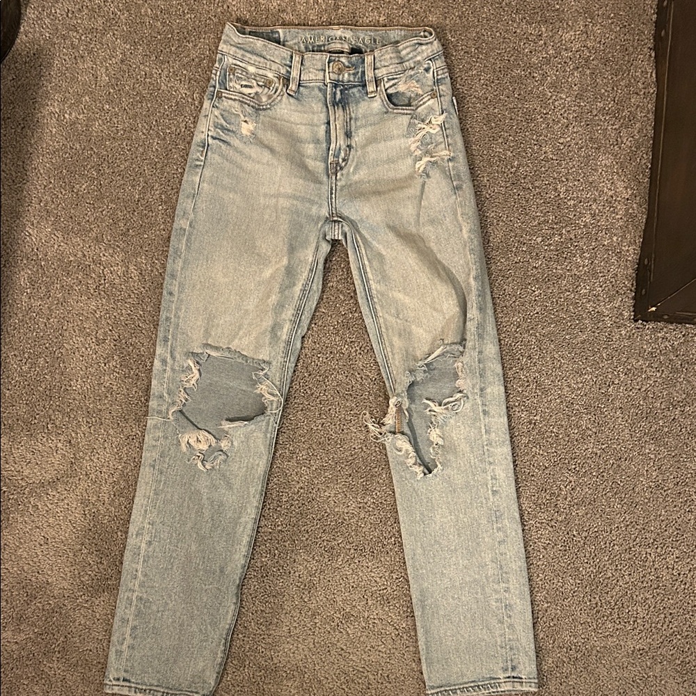 American Eagle Light Wash Distressed Straight Leg Jeans – Size 2